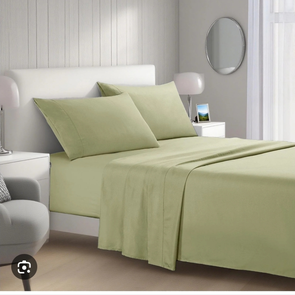 NWT-Queen heet Set Green Cotton